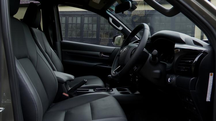 TOYOTA HILUX DIESEL Invincible D/Cab Pick Up 2.4 D-4D Auto